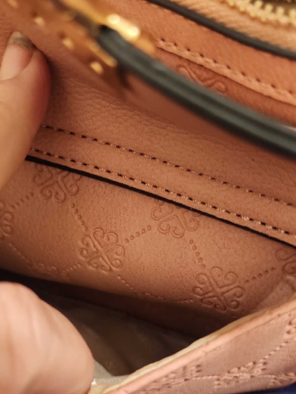 😎Pink Quilted Mini Backpack with Gold Hardware - Picture 4 of 6